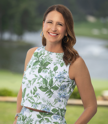 Portrait of Dawn Scott, Sales Associate.