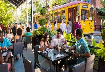 People dining on an outside patio in Little Rock
